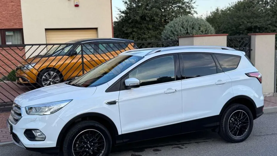 FORD Kuga -