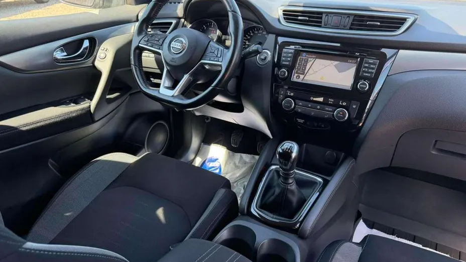NISSAN Qashqai -
