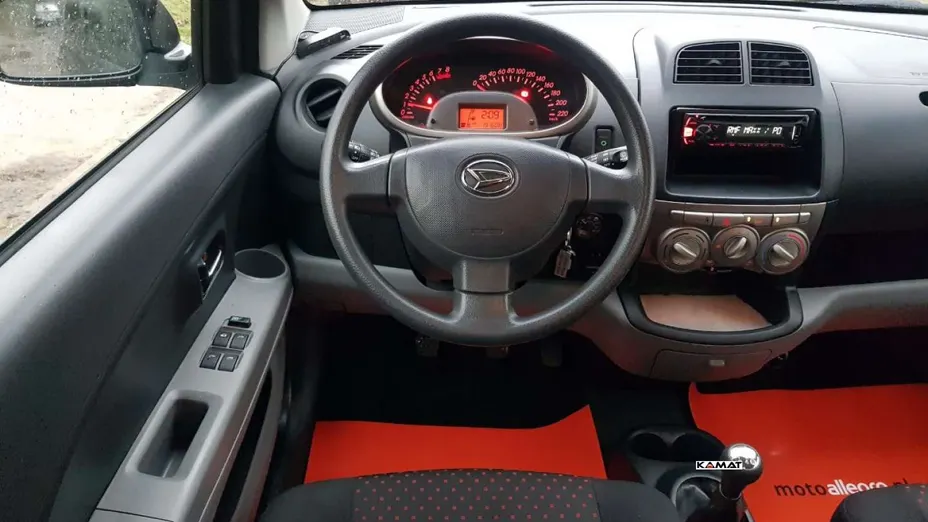 DAIHATSU Sirion -