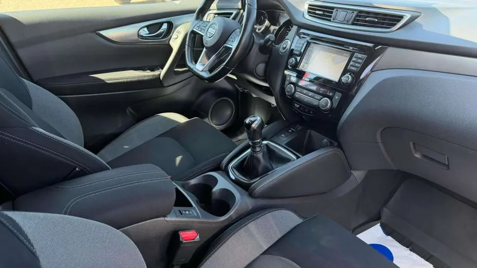 NISSAN Qashqai -
