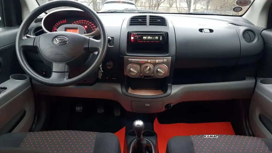DAIHATSU Sirion -