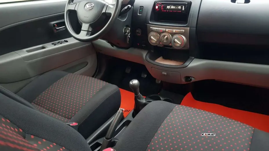 DAIHATSU Sirion -