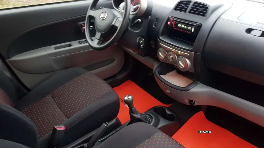 DAIHATSU Sirion -