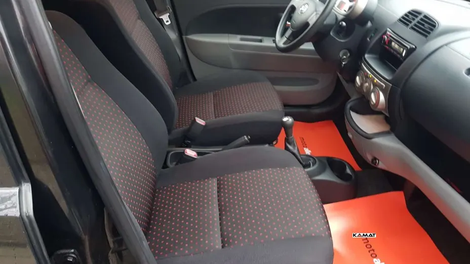 DAIHATSU Sirion -