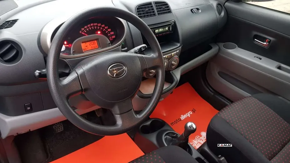 DAIHATSU Sirion -