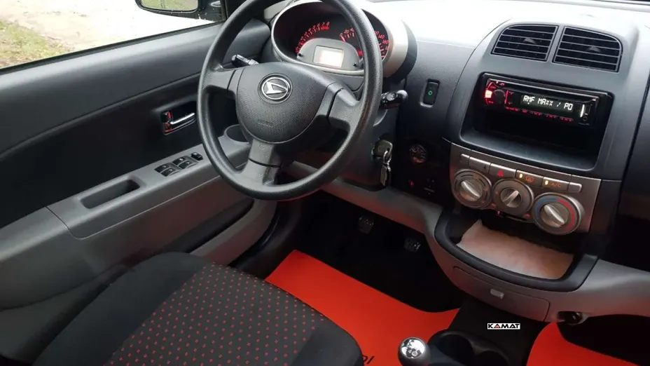 DAIHATSU Sirion -