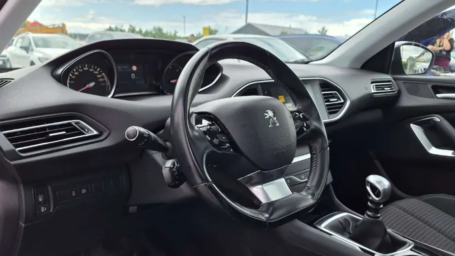 PEUGEOT 308 -