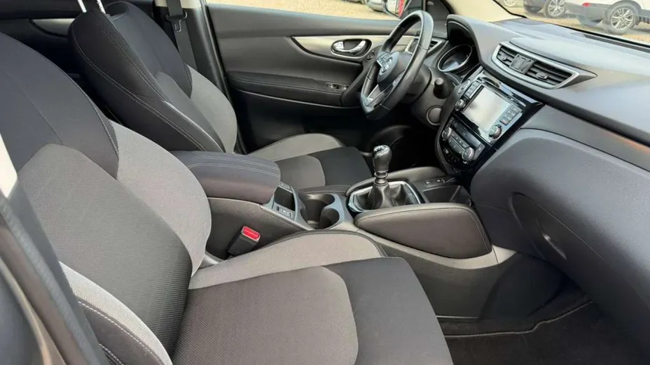 NISSAN Qashqai -