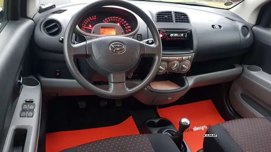 DAIHATSU Sirion -