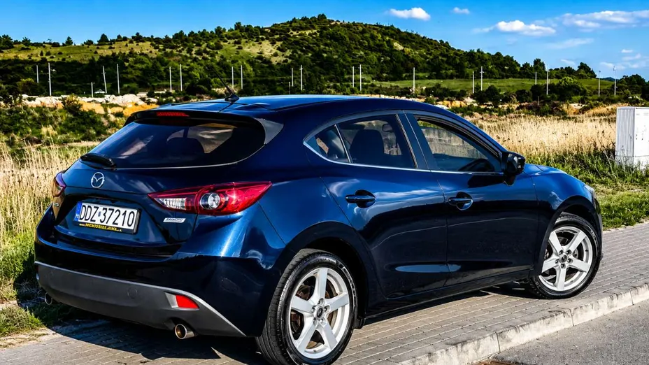 MAZDA 3 -