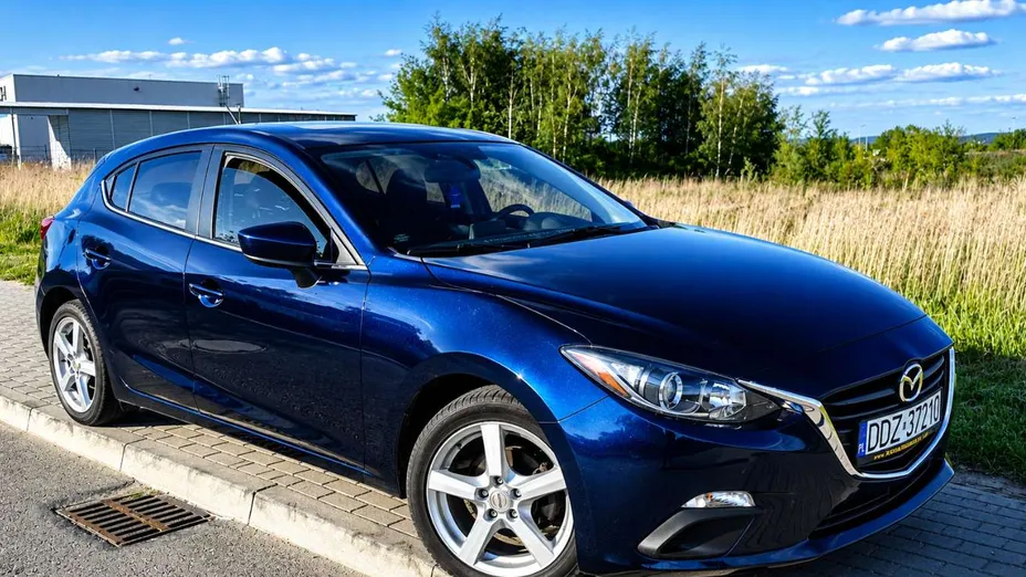 MAZDA 3 -