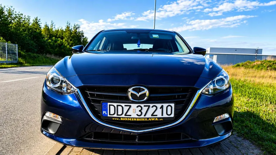 MAZDA 3 -