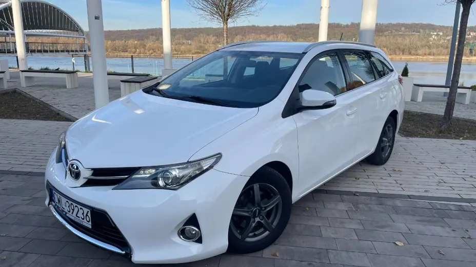TOYOTA Auris -