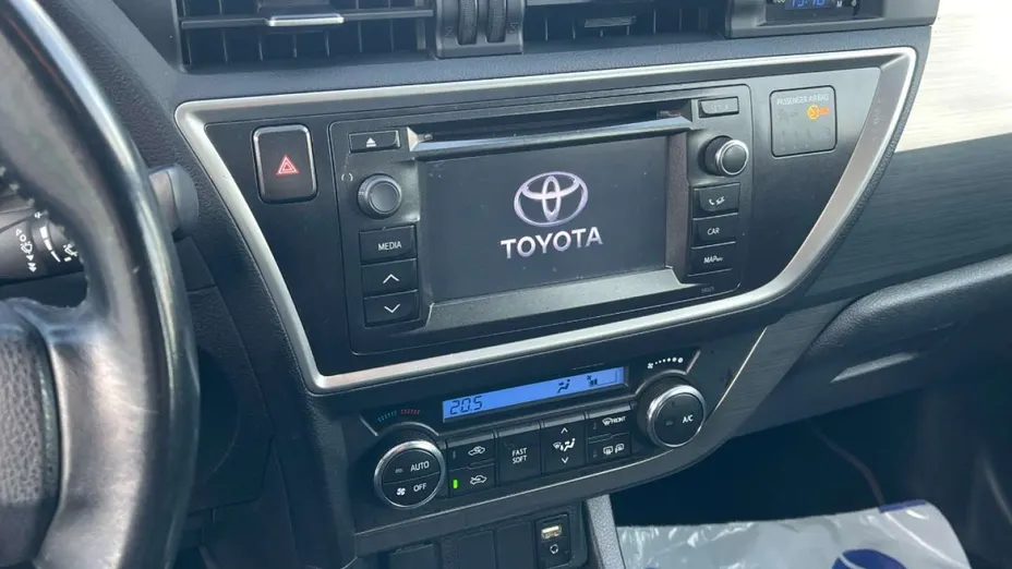 TOYOTA Auris -