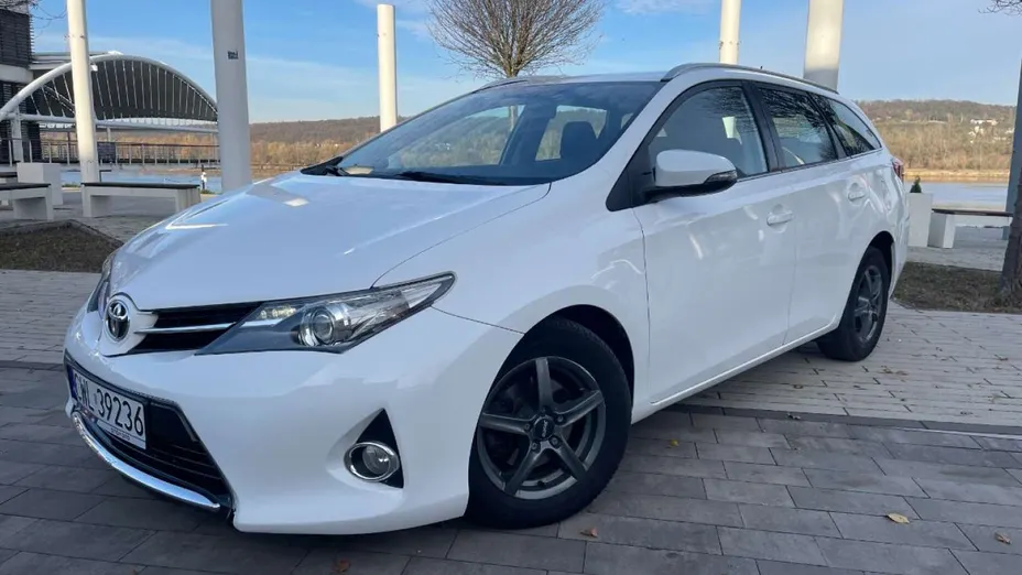 TOYOTA Auris -