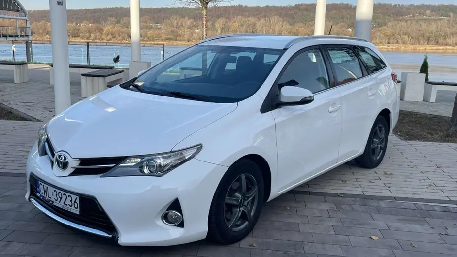 TOYOTA Auris -