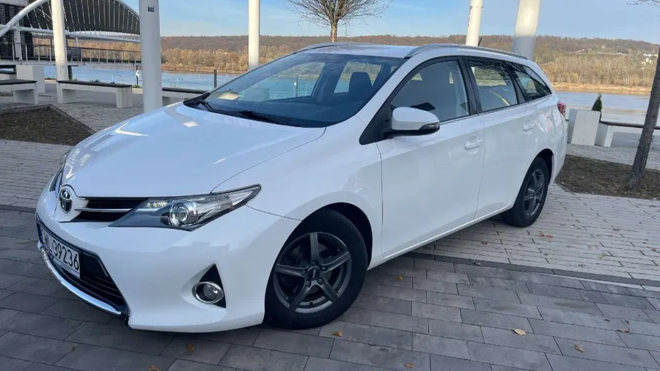 TOYOTA Auris -