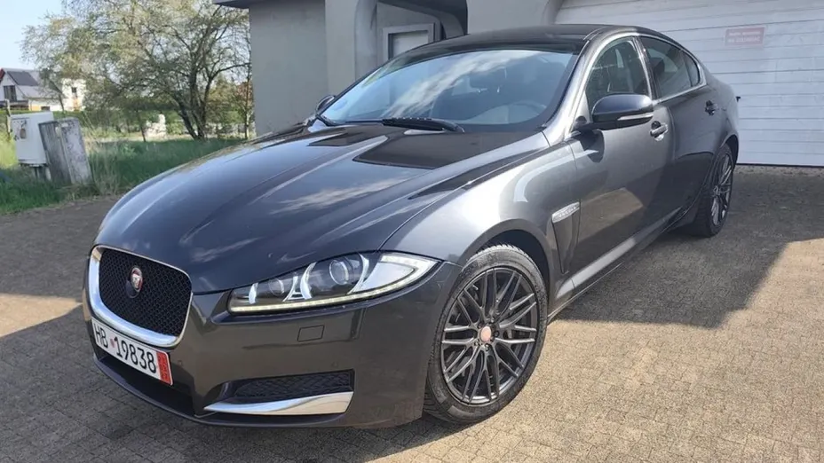 JAGUAR XF -