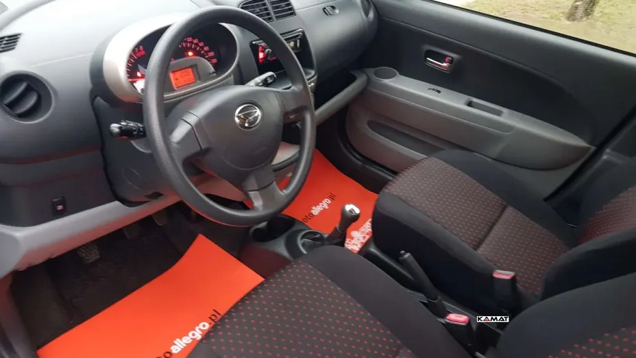 DAIHATSU Sirion -