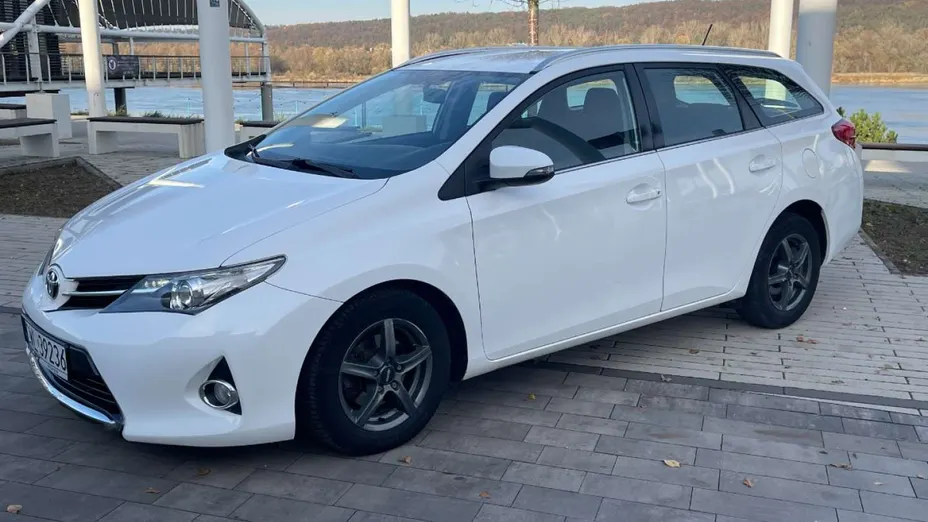 TOYOTA Auris -