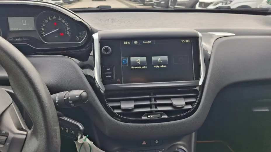 PEUGEOT 208 -