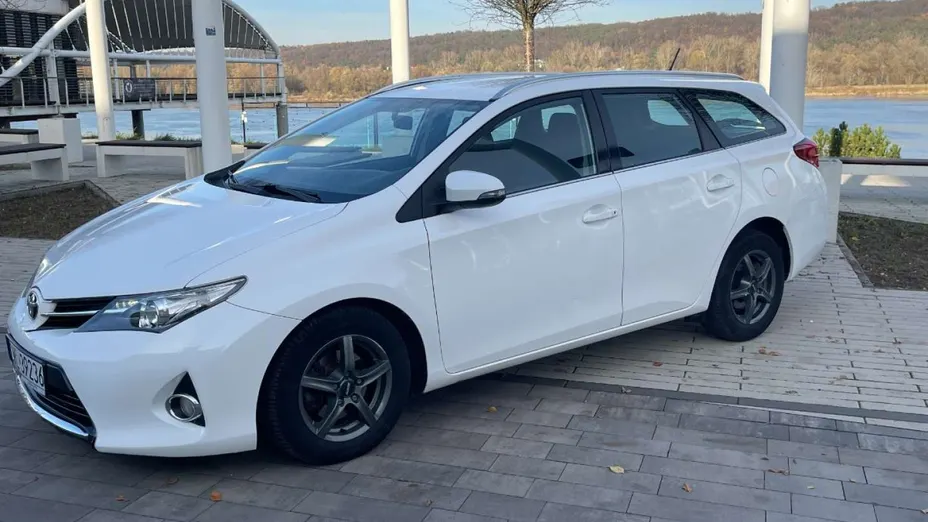 TOYOTA Auris -