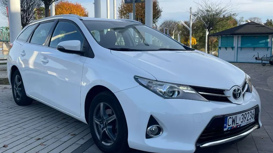 TOYOTA Auris -