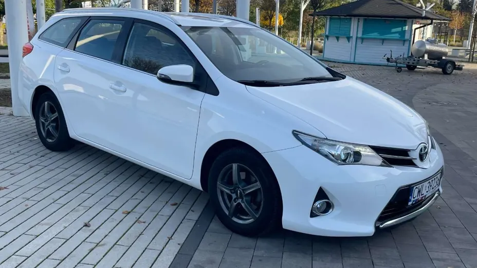TOYOTA Auris -