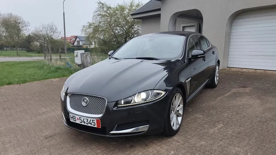 JAGUAR XF -