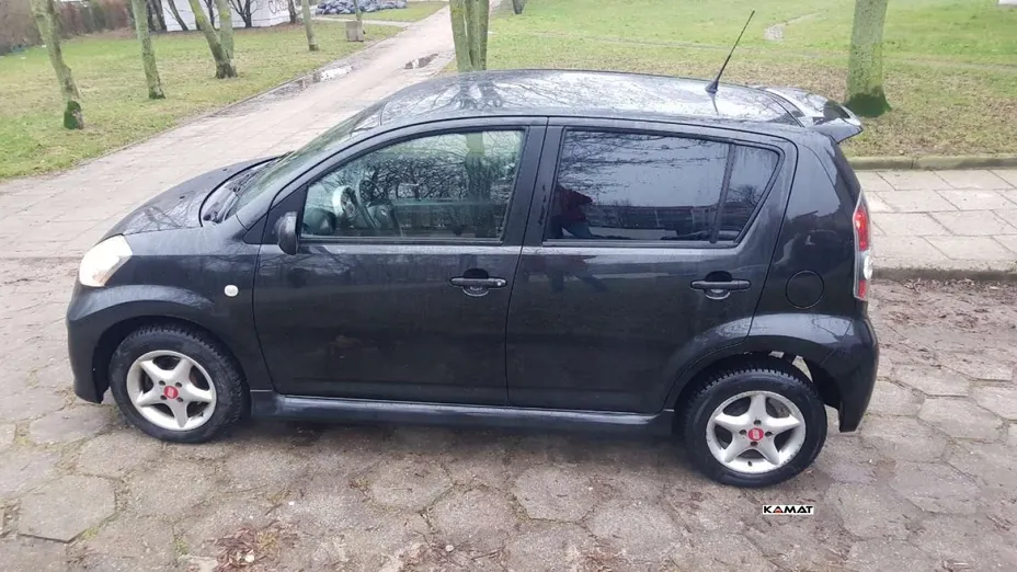 DAIHATSU Sirion -