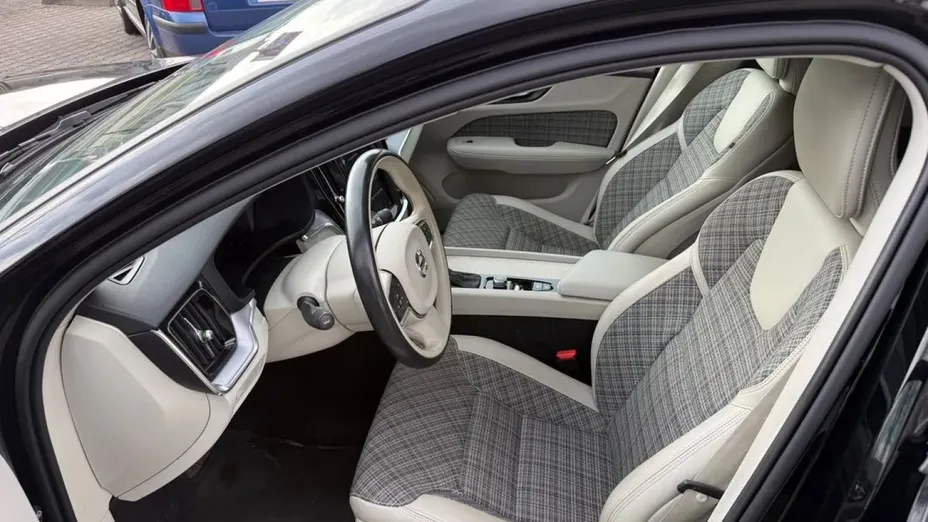 VOLVO V60 -