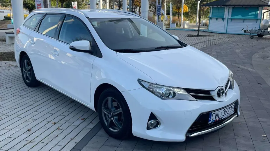 TOYOTA Auris -