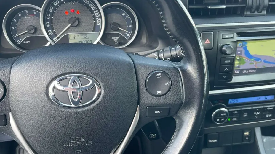 TOYOTA Auris -