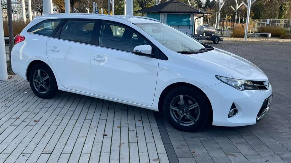 TOYOTA Auris -