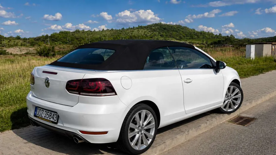 VOLKSWAGEN Golf -