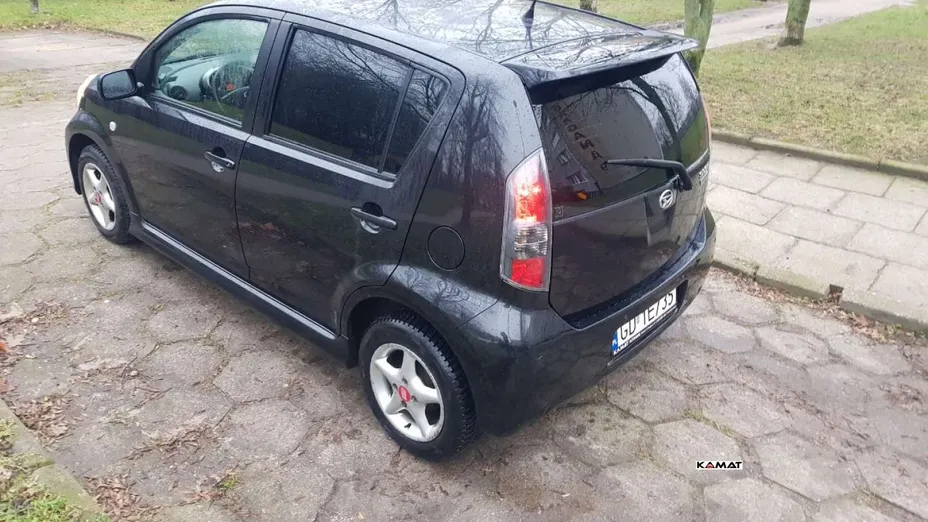 DAIHATSU Sirion -