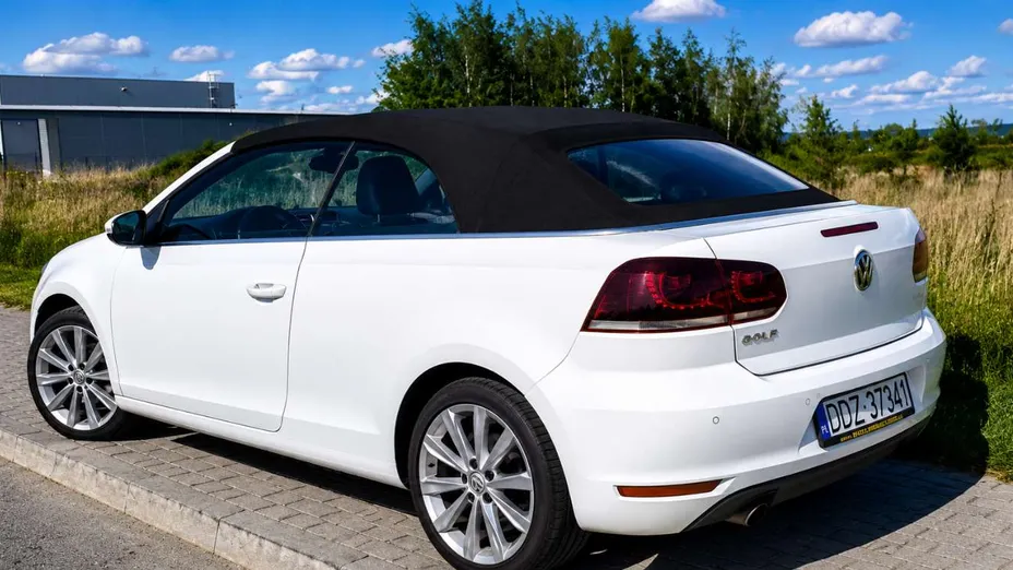 VOLKSWAGEN Golf -