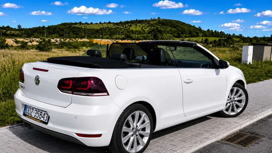 VOLKSWAGEN Golf -