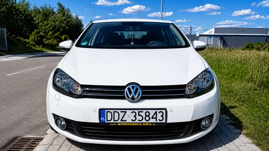 VOLKSWAGEN Golf -