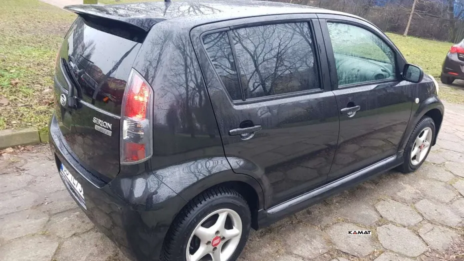 DAIHATSU Sirion -