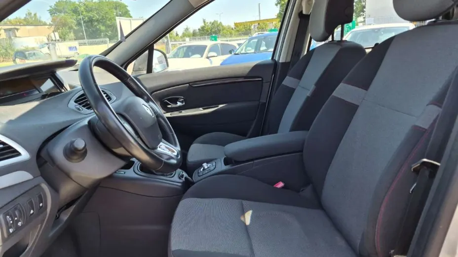 RENAULT Scenic -