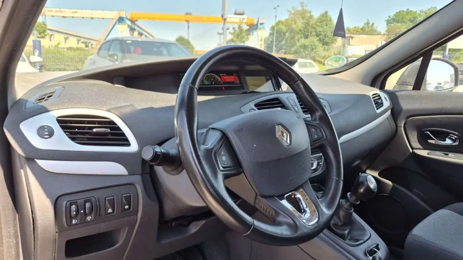 RENAULT Scenic -