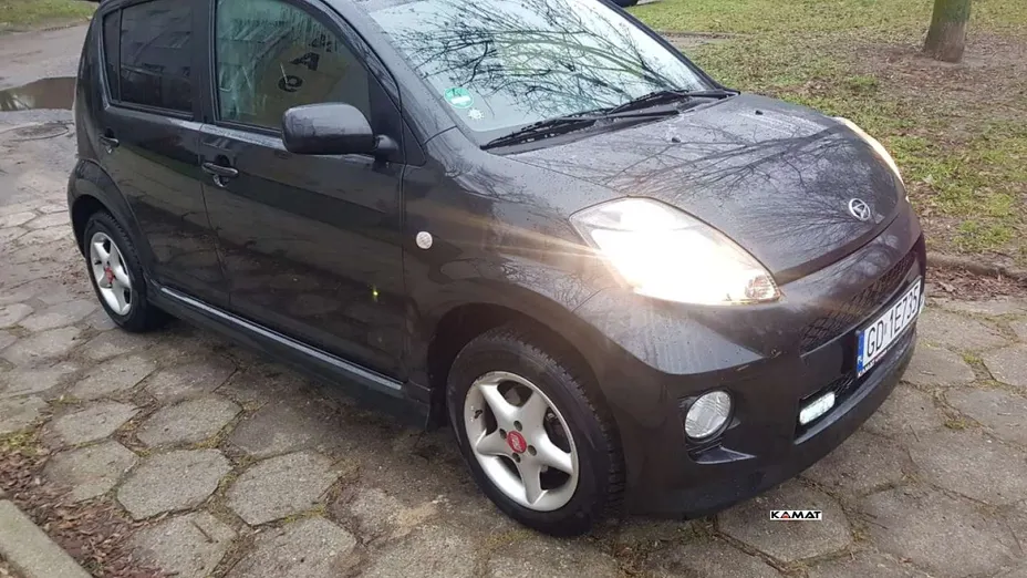 DAIHATSU Sirion -