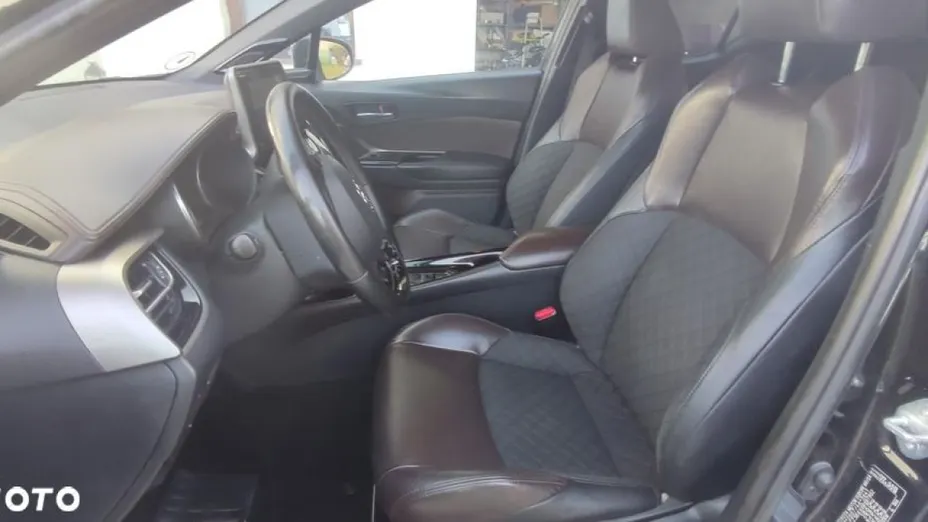 TOYOTA C-HR -