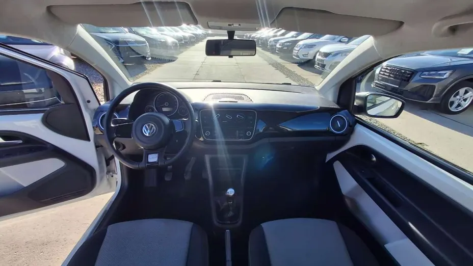 VOLKSWAGEN up! -