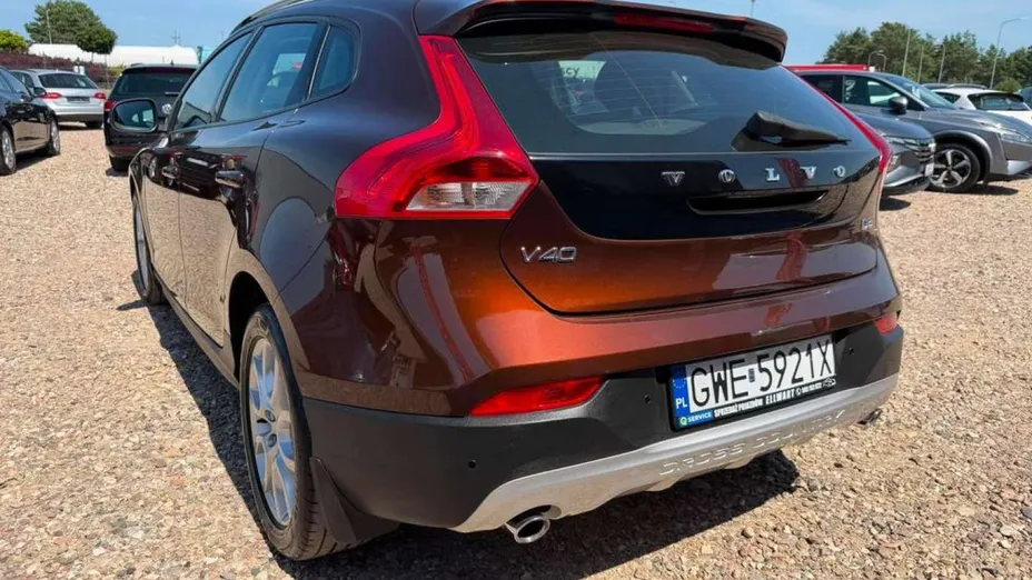 VOLVO V40 Cross Country -