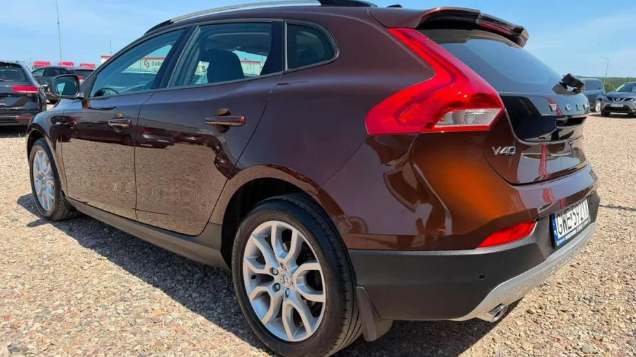 VOLVO V40 Cross Country -