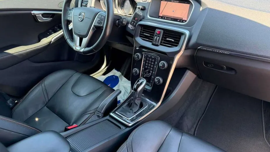 VOLVO V40 Cross Country -