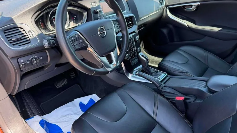 VOLVO V40 Cross Country -