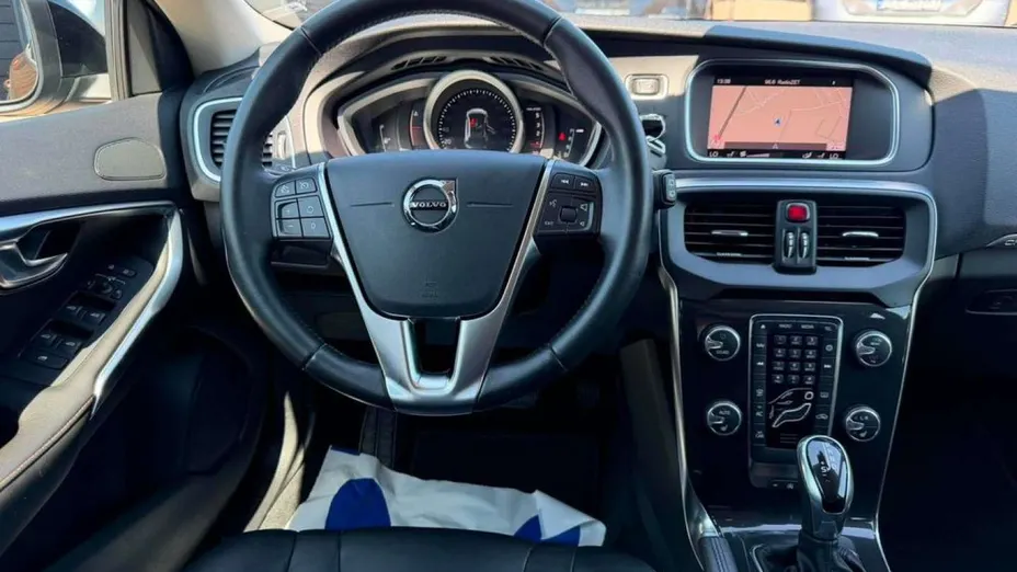 VOLVO V40 Cross Country -